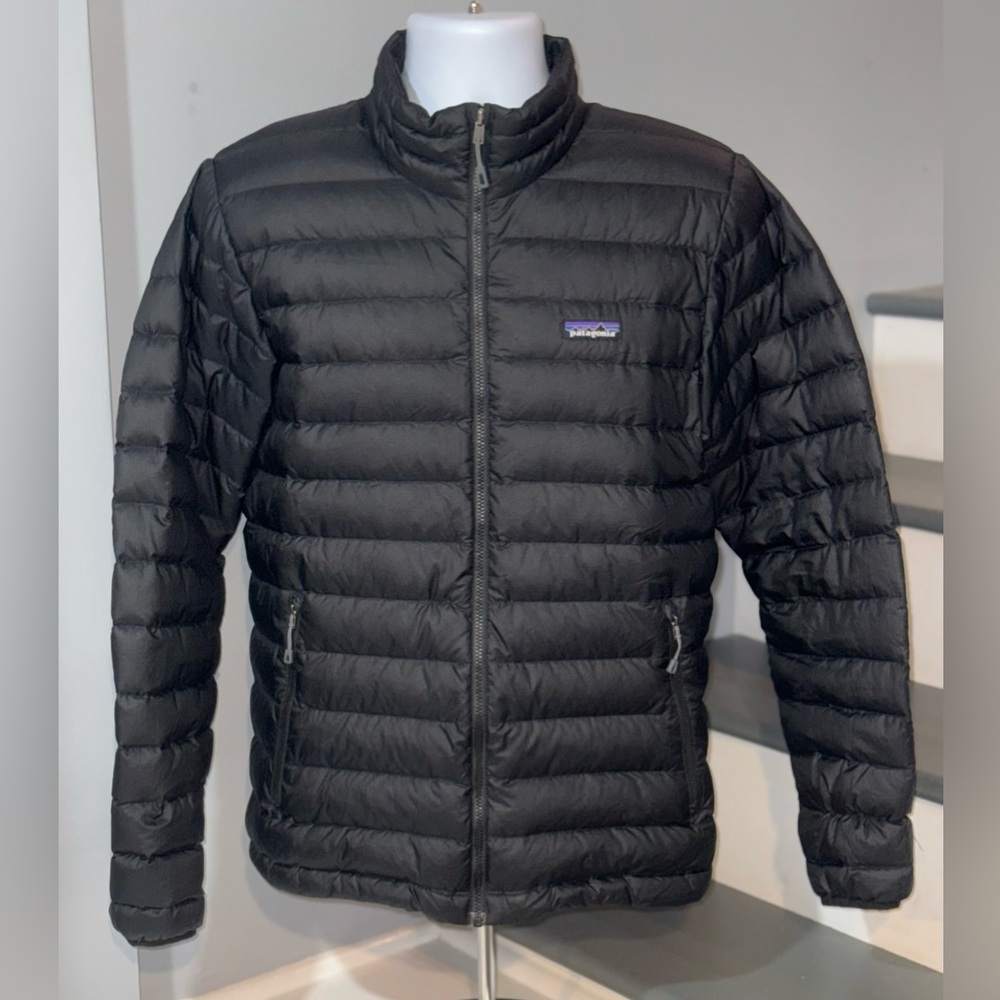 Men's Size Medium Patagonia Down Sweater Puffer Full Zip Black Jacket